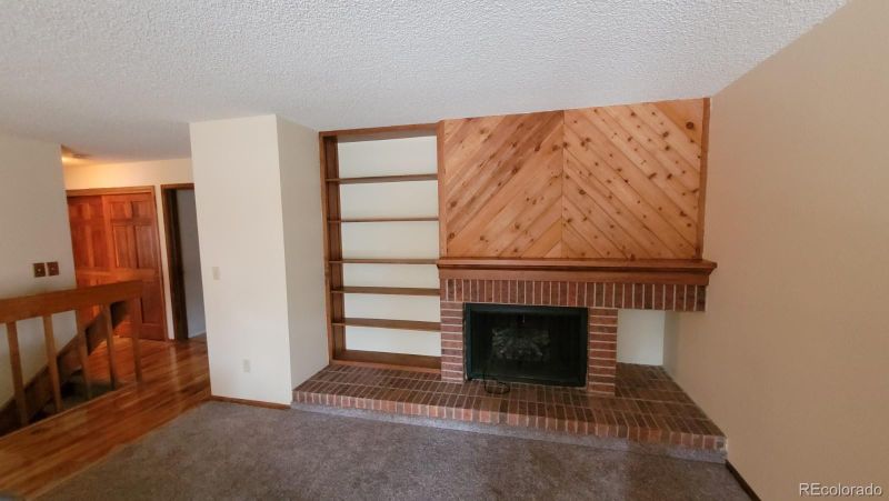 7 S Eagle Cir, Aurora, CO 80012