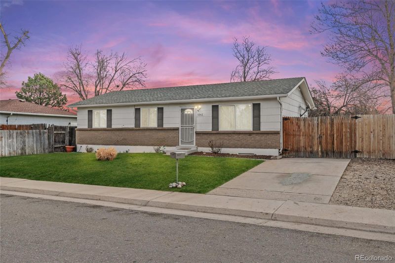 5562 Anaheim Way, Denver, CO 80239