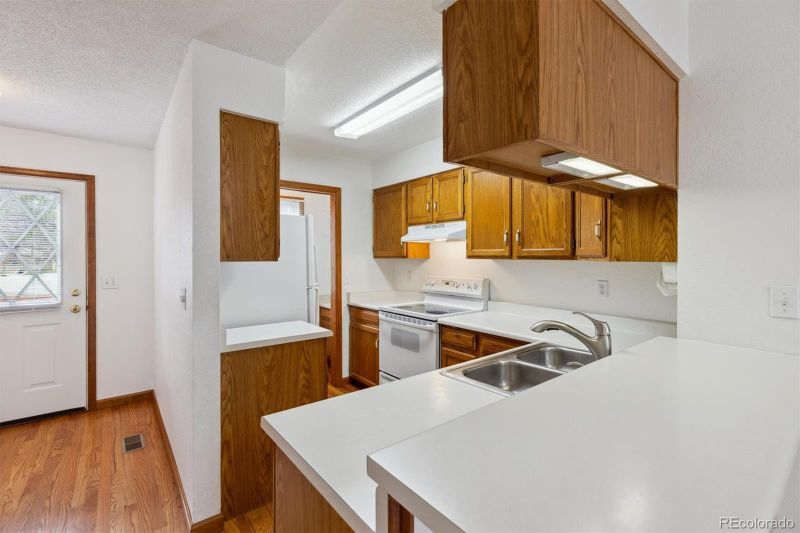 2764 E Nichols Cir, Centennial, CO 80122