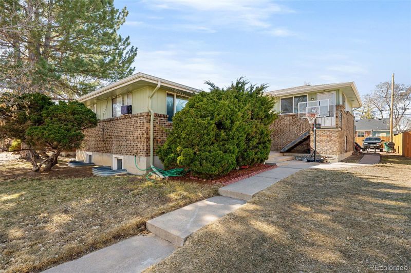1173 Dallas St, Aurora, CO 80010