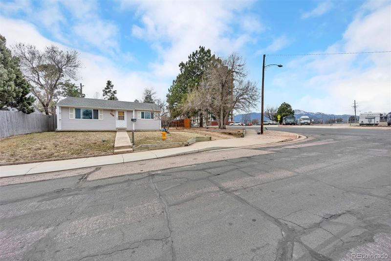 2001 Salt Dr, Colorado Springs, CO 80910