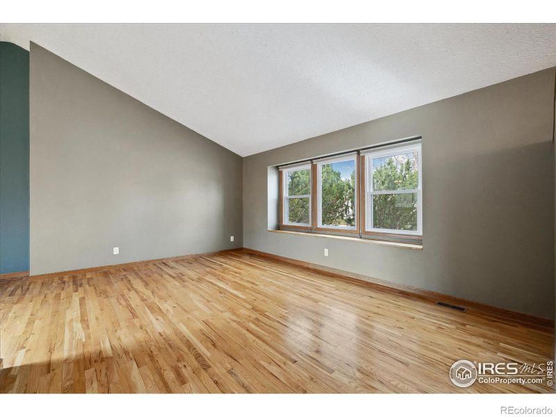 1214 Twin Peaks Cir, Longmont, CO 80503