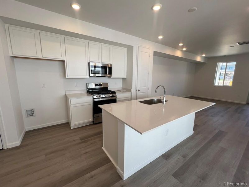 6638 N Nepal Ct, Aurora, CO 80019