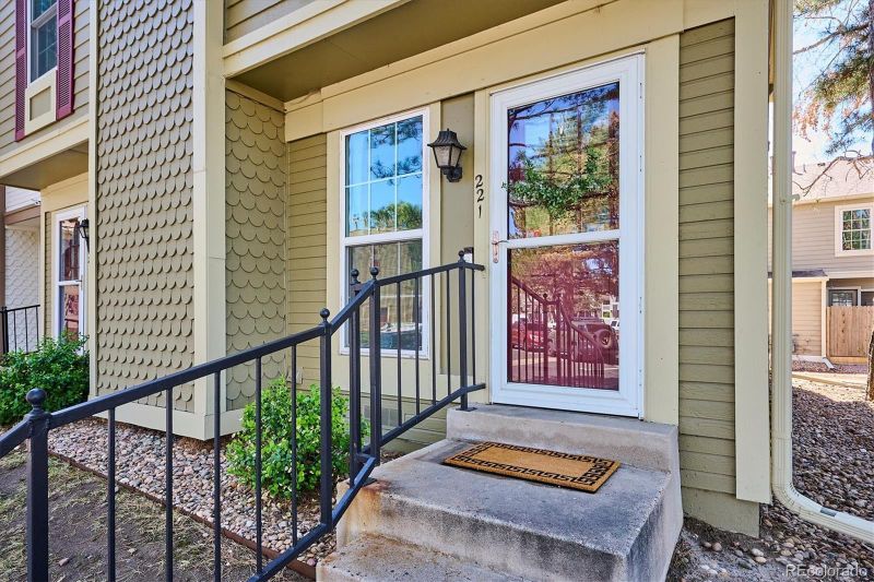 1811 S Quebec Way #221, Denver, CO 80231