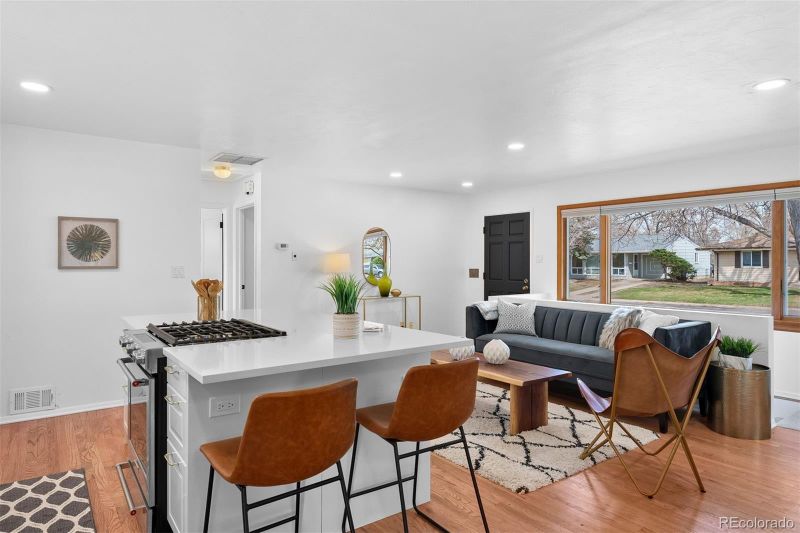 1325 S Grape St, Denver, CO 80222