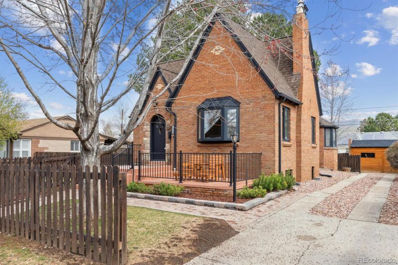2910 Clermont St, Denver, CO 80207