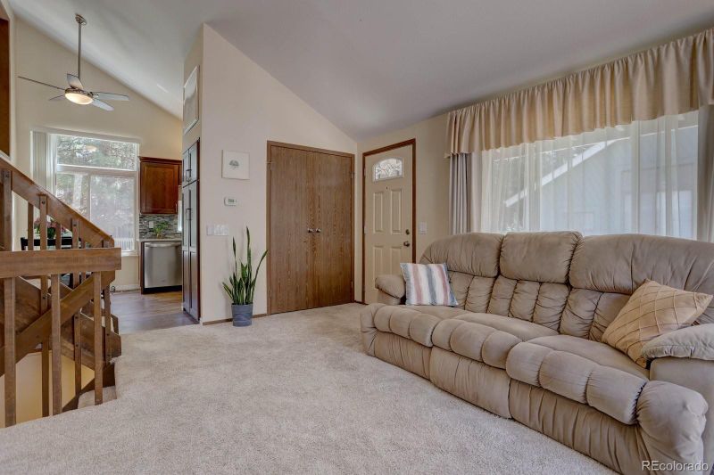 10127 E Peakview Ave, Englewood, CO 80111