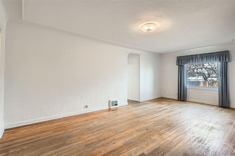 1997 Newark St, Aurora, CO 80010
