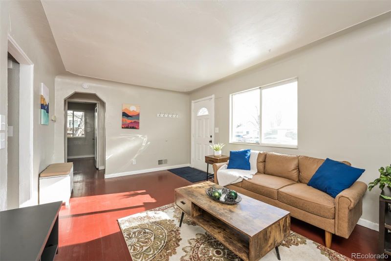 1125 Newark St, Aurora, CO 80010