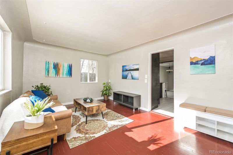 1125 Newark St, Aurora, CO 80010