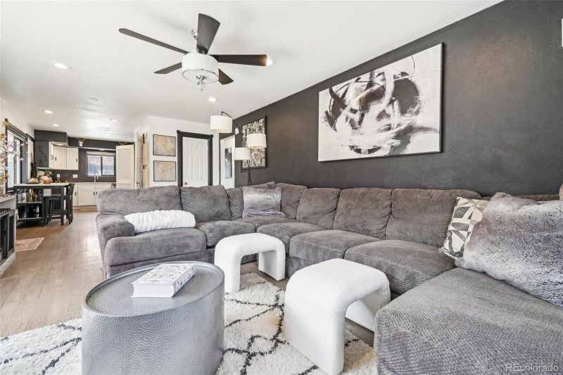 1325 S Clermont St, Denver, CO 80222