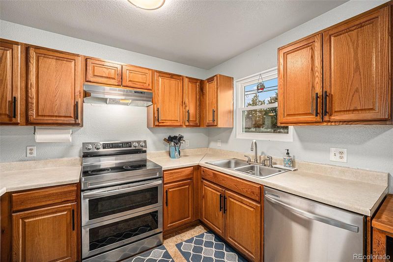 5991 Oneida St, Commerce City, CO 80022