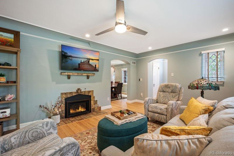 2300 Jasmine St, Denver, CO 80207