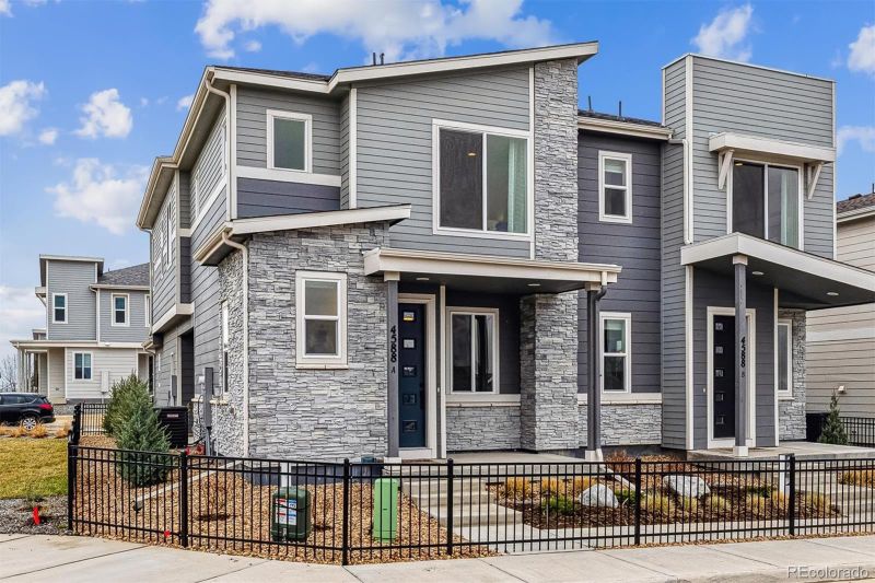 4588 S Versailles St #A, Aurora, CO 80015