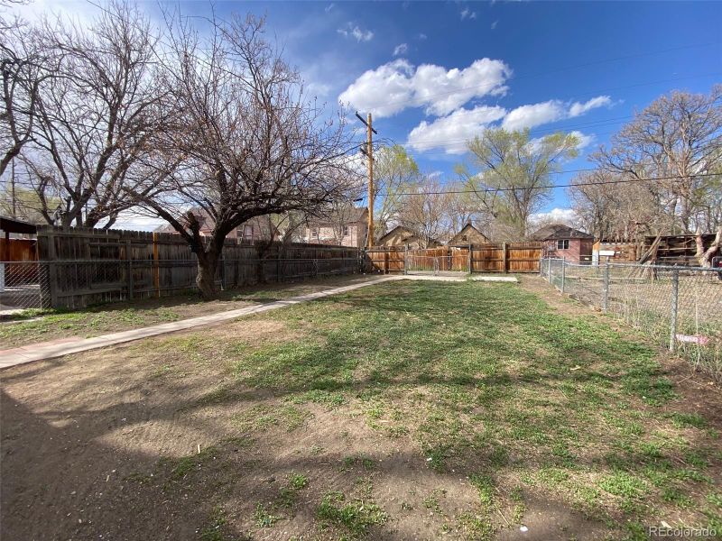 717 E 2nd St, Pueblo, CO 81001