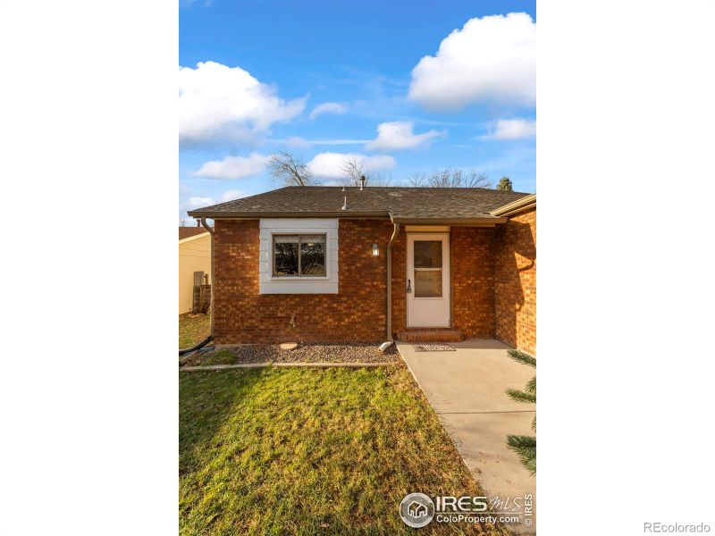 438 E 42nd St, Loveland, CO 80538