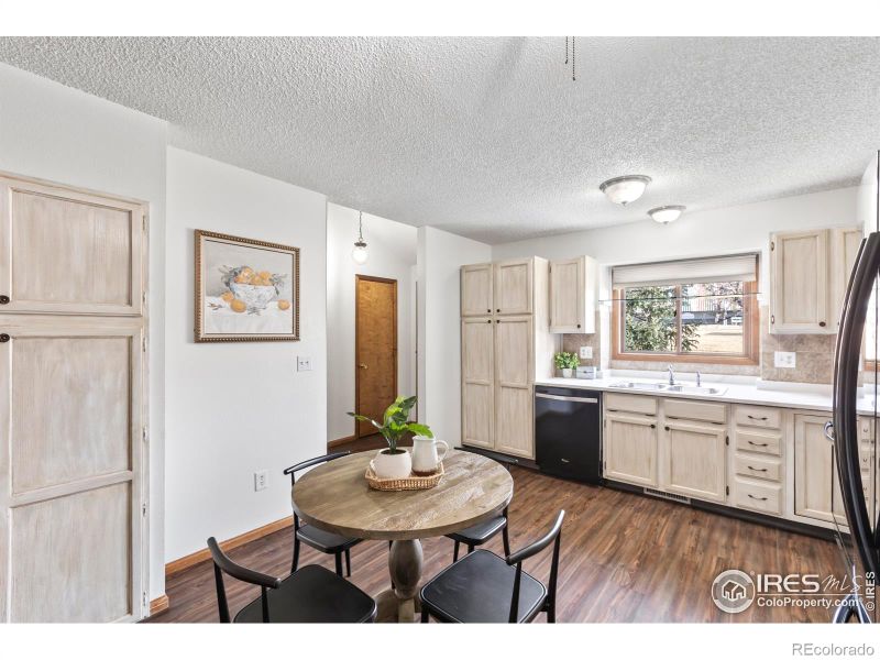 438 E 42nd St, Loveland, CO 80538