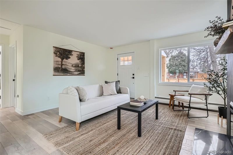 1661 Roslyn St, Denver, CO 80220