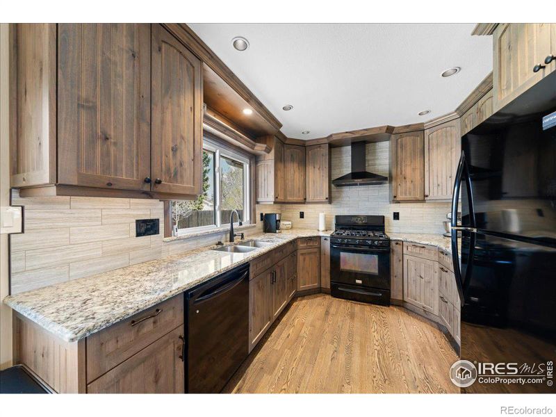 1119 E 16th St, Loveland, CO 80538