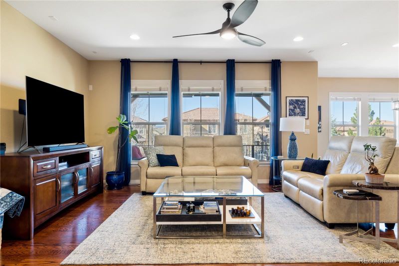 10681 Sundial Rim Rd, Highlands Ranch, CO 80126