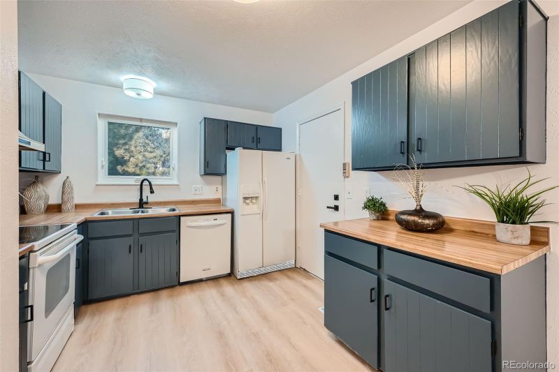 16179 E Rice Pl #B, Aurora, CO 80015