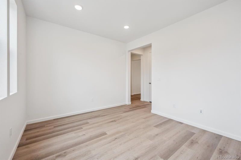 24747 E 40th Ave, Aurora, CO 80019