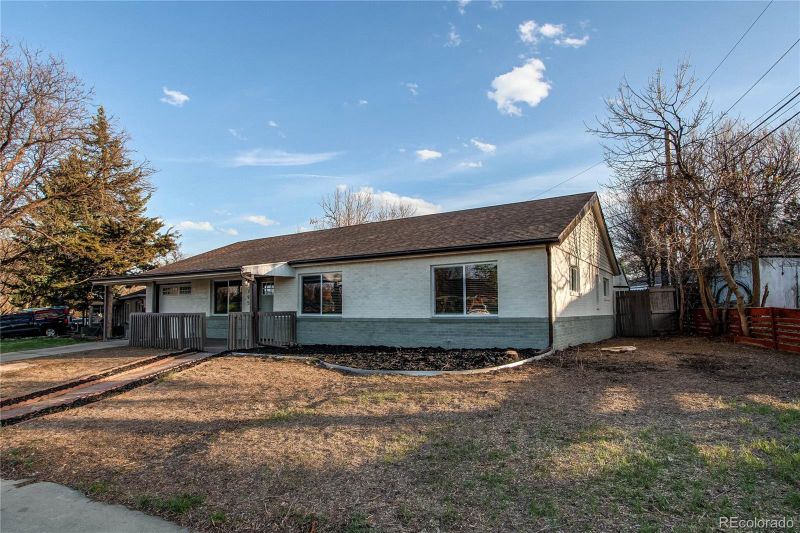 795 Troy Ct, Aurora, CO 80011