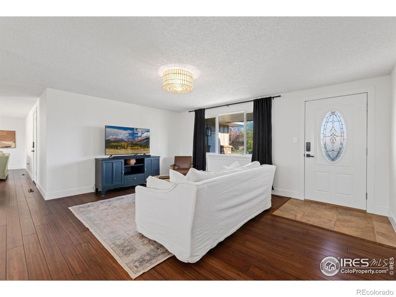 318 W 47th St, Loveland, CO 80538