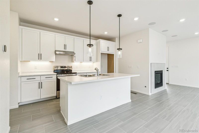 5788 N Killarney Way, Aurora, CO 80019