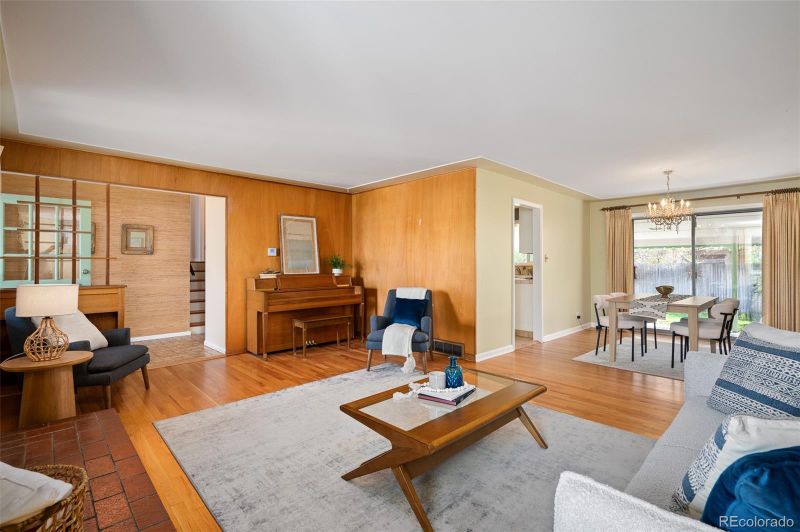 588 Newark St, Aurora, CO 80010