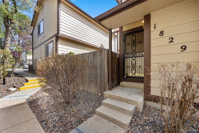 1829 S Pitkin Cir, Aurora, CO 80017