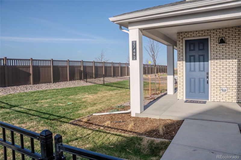 27492 E 1st Ave, Aurora, CO 80018