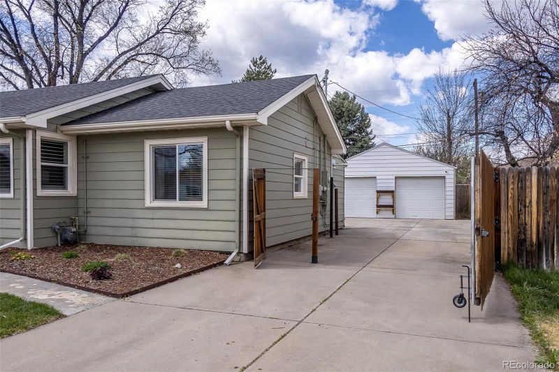 4825 S Delaware St, Englewood, CO 80110