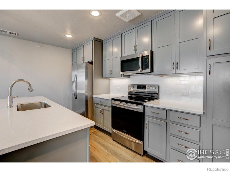 235 High Point Dr #103, Longmont, CO 80504
