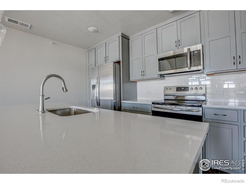 235 High Point Dr #103, Longmont, CO 80504
