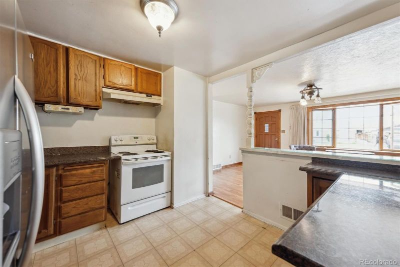 860 Zenobia St, Denver, CO 80204