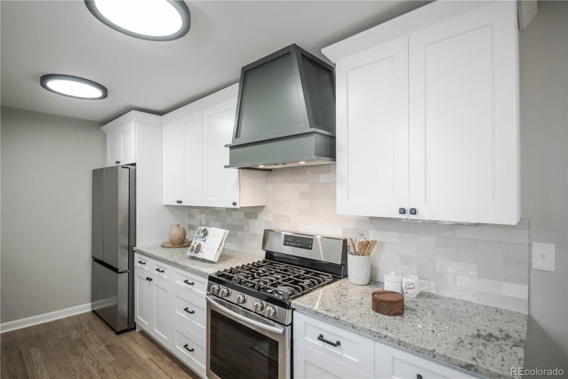 863 S Dudley St, Lakewood, CO 80226