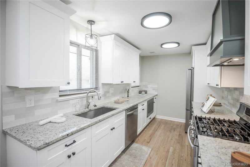 863 S Dudley St, Lakewood, CO 80226