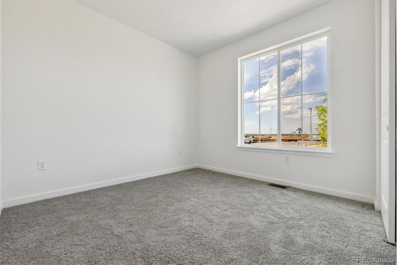 25204 E Warren Pl, Aurora, CO 80018
