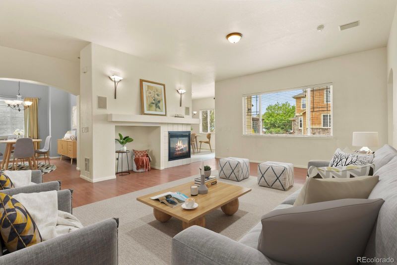 297 N Coolidge Way, Aurora, CO 80018