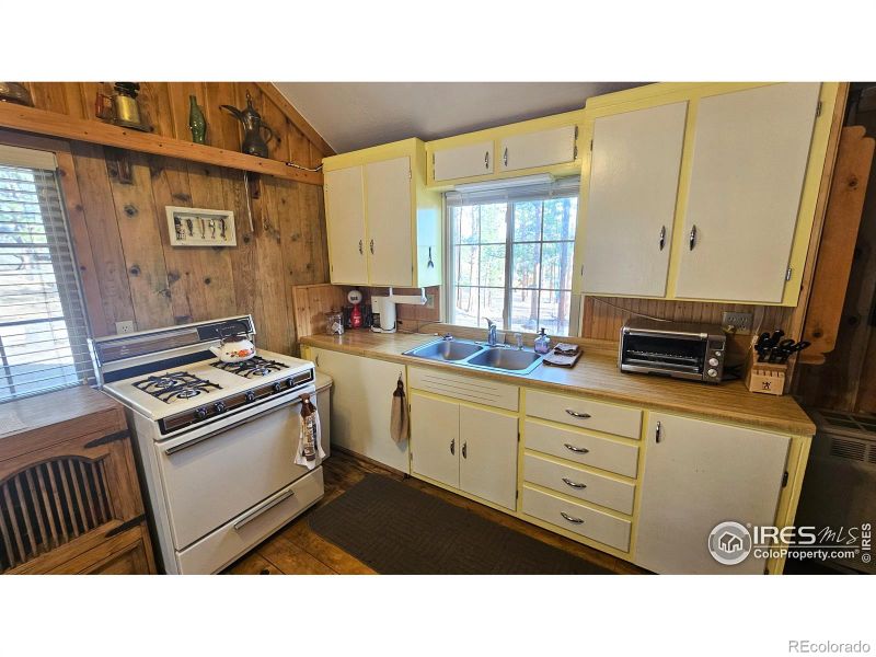 188 Snake Lake Dr, Red Feather Lakes, CO 80545