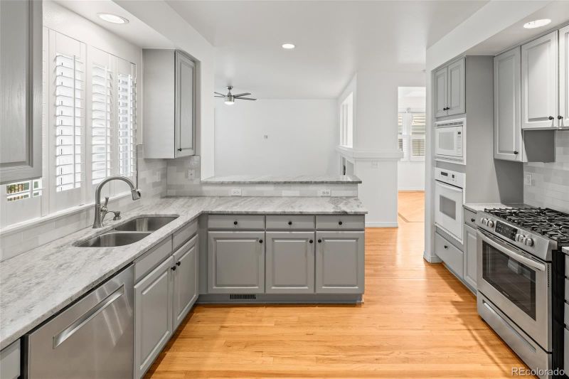 8073 S Albion St, Centennial, CO 80122