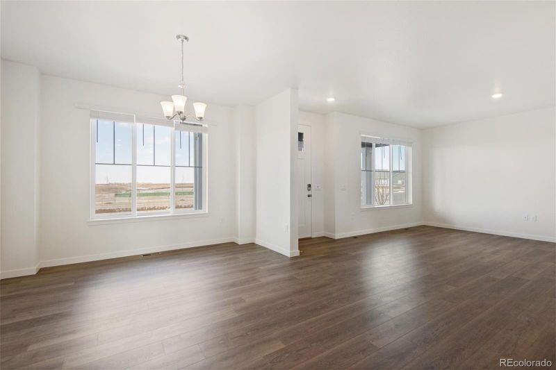 690 N Shawnee St, Aurora, CO 80018
