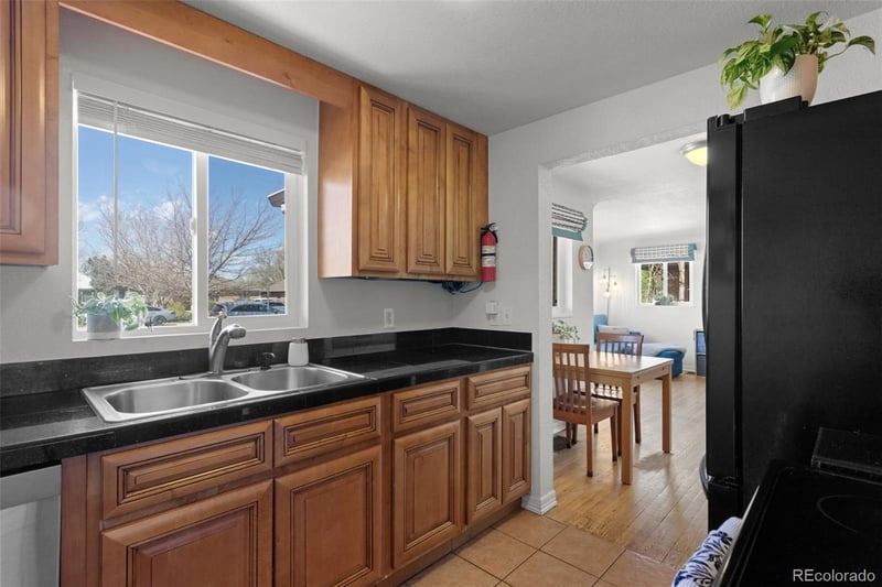 3300 Oneida St, Denver, CO 80207
