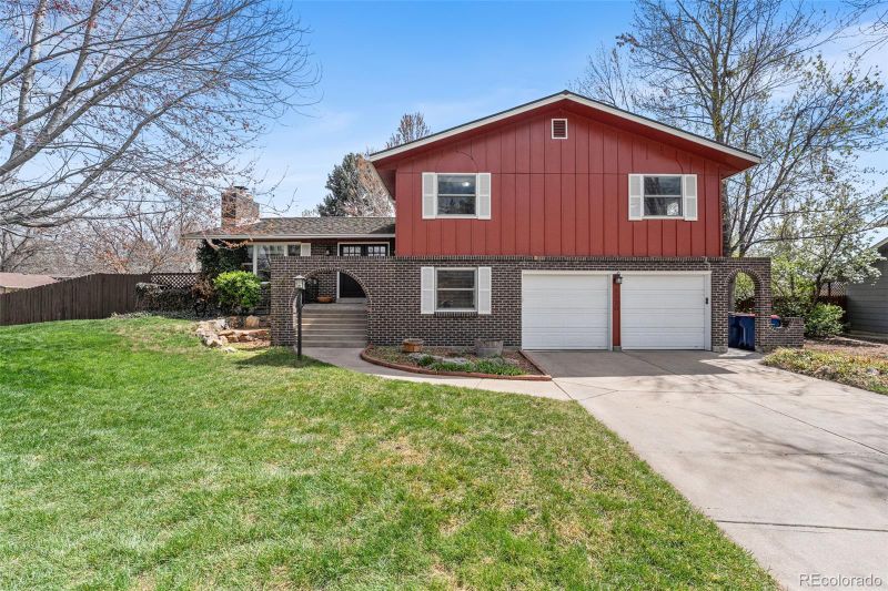 8320 W Harvard Dr, Lakewood, CO 80227