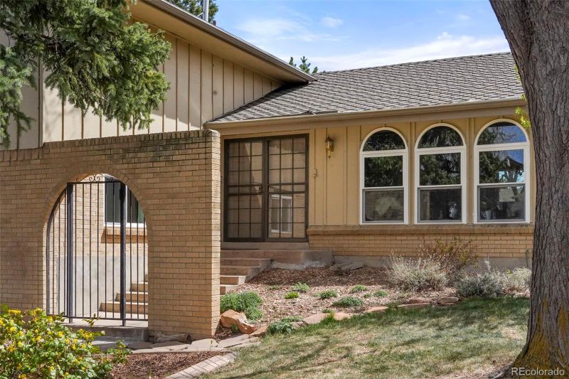 10930 E Berry Pl, Englewood, CO 80111