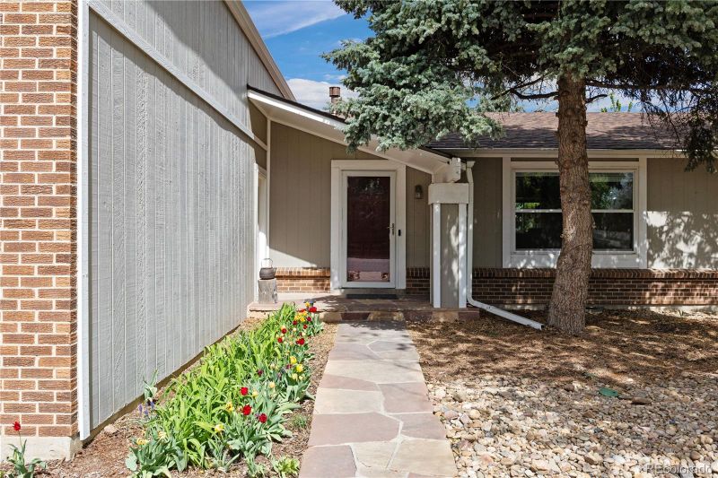 4650 S Laredo St, Aurora, CO 80015