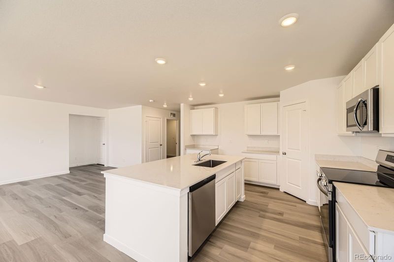 22015 E 39th Ave, Aurora, CO 80019