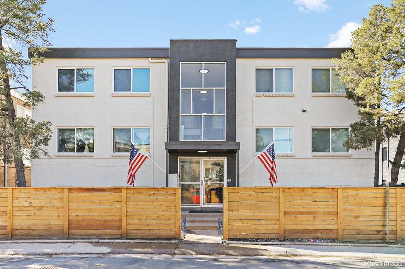 551 S Fairfax St, Glendale, CO 80246