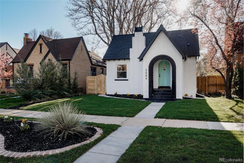 2085 Krameria St, Denver, CO 80207
